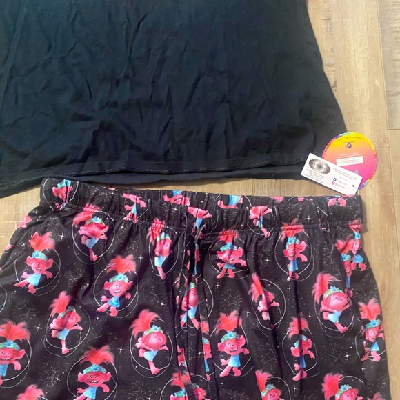 TROLLS AND DREAMWORK Pajama Bottoms and T-Shirt - Picture 2 of 7